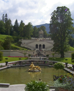 Foto vom Terrassengarten von Schloss Linderhof