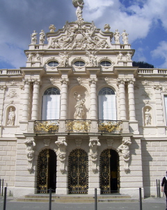Foto vom Eingang zu Schloss Linderhof