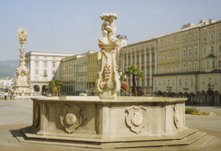 Foto vom Neptunbrunnen auf dem Hauptplatz in Linz