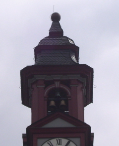 Foto vom Glockenspiel am Rathausturm in Linz am Rhein