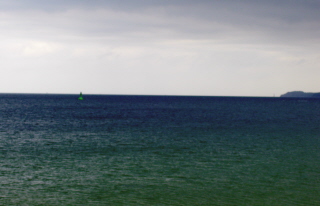 Foto der Ostsee links vom Kai in Travem&uuml;nde
