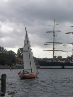 Foto eines Seglers auf der Trave
