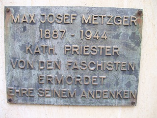 Foto der Gedenktafel über Max Josef Metzger in Magdeburg