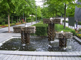 Foto vom Brunnen vor der Stadthalle in Marbach