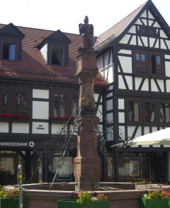 Foto vom Rathausbrunnen in Michelstadt