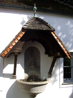 Foto vom Brunnen beim Alten Brunnenhaus in Park von Schloss Nymphenburg