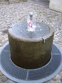 Foto vom Brunnen in Schloss Blutenburg in München