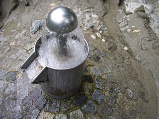 Foto vom Brunnen auf dem Spielplatz in der Luisenstraße