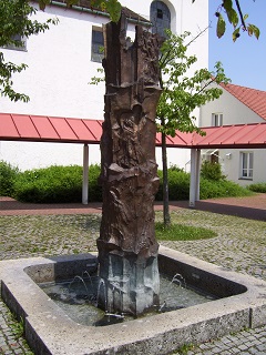 Foto vom Brunnen vor St. Klara in München-Zamdorf