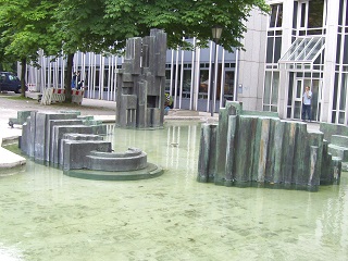 Foto der Brunnenanlage in München-Freimann