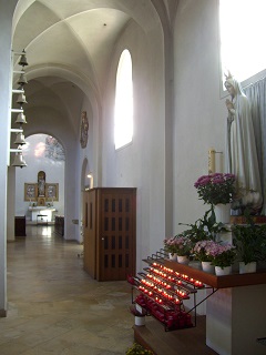 Foto vom Glockenspiel am Marienaltar in Maria Schutz in München-Pasing