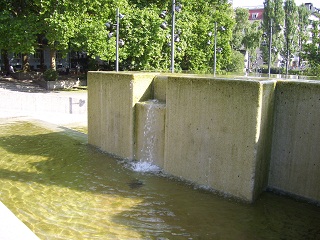 Foto der Wasserkaskaden auf der Münchner Freiheit