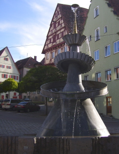 Foto vom Tändelmarktbrunnen in Nördlingen