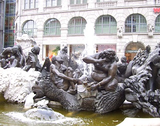 Foto vom Ehekarusellbrunnen in Nürnberg