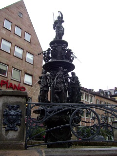 Foto vom Tugendbrunnen in Nürnberg