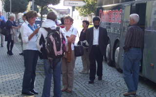 Foto vor dem Omnibus der Fa. Domberger