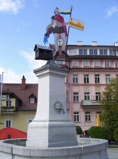 Foto vom Marktbrunnen vor der Wallfahrtskirche Mariazell