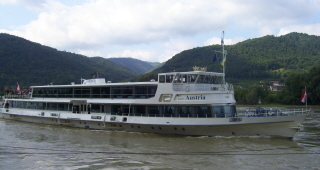 Foto der MS Austria an der Anlegestelle in D&uuml;rnstein