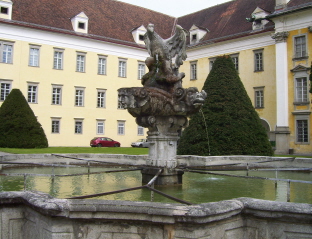 Foto vom Adlerbrunnen in St. Florian