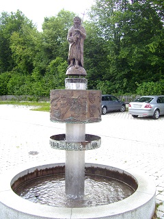 Foto vom Johannesbrunnen in Ottering