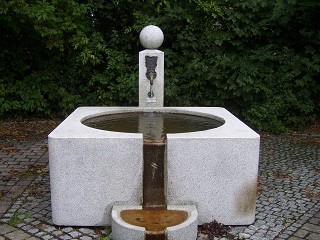 Foto vom Brunnen vor St. Felix in Fleischwangen