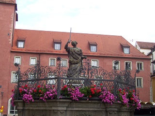 Foto vom Brunnen auf dem Haidplatz in Regensburg