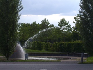 Foto vom Brunnen vor St. Franziskus in Burgweinting