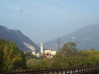 Foto eines Südtiroler Dorfs auf der Heimfahrt
