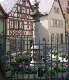 Foto vom Plönleinbrunnen in Rothenburg