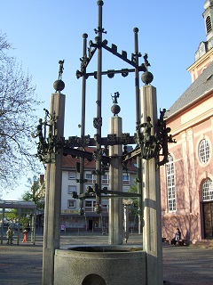 Foto vom Marktbrunnen in Rüsselsheim