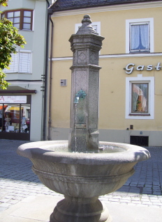 Foto vom Brunnen in der Lenbachstraße in Schrobenhausen