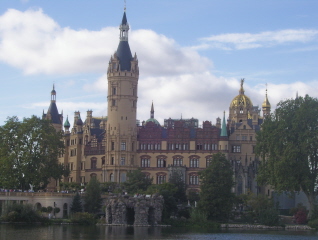 Foto vom Schloss in Schwerin mit alter barocker Fassade