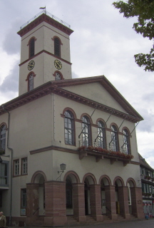Foto vom Glockenspiel am Rathaus in Seligenstadt