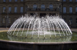 Foto vom Wasserspiel im Innenhof vom Neuen Schloss in Stuttgart