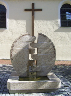 Foto vom Brunnen vor Mariä Himmelfahrt in Türkheim