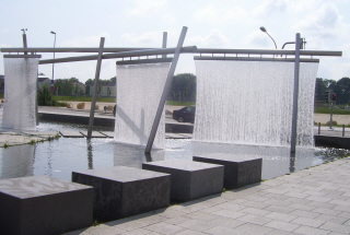 Foto vom Brunnen vor dem Amtsgericht in Neu-Ulm