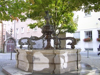 Foto vom Delphinbrunnen in Ulm