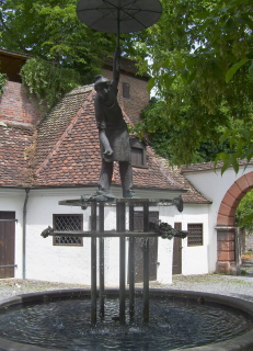 Foto vom plätschernden Greisbadbrunnen in Ulm