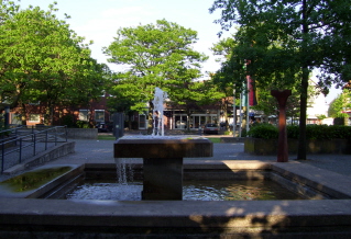 Foto vom Brunnen vor dem Rathaus in Versmold