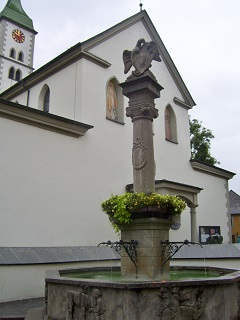 Foto vom Brunnen vor St. Martin in Wangen