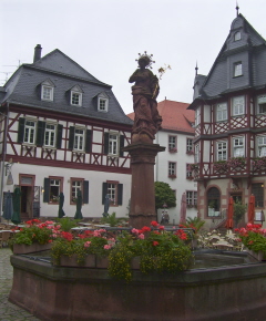 Foto vom Siegfriedbrunnen in Heppenheim