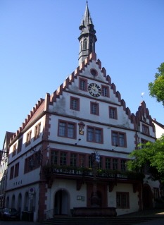 Foto vom Glockenspiel am Alten Rathaus in Weinheim