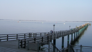 Foto der Seebrücke in die Wismar-Bucht