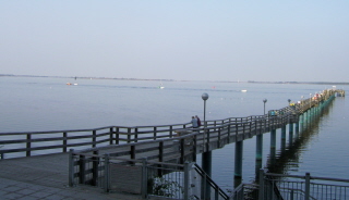Foto der Seebr&uuml;cke in die Wismar-Bucht