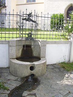 Foto vom Michaelsbrunnen in Hofdorf