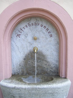 Foto vom Alfredsbrunnen in Würzburg