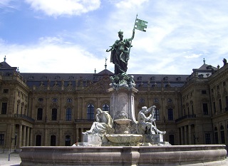 Foto vom Frankoniabrunnen in Würzburg