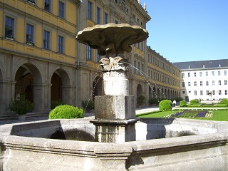 Foto vom Zierbrunnen im Juliusspital-Innenhof in Wrzburg