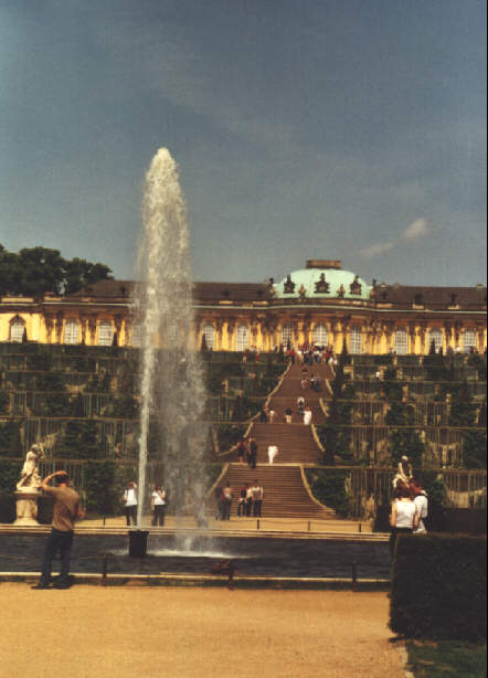 Foto vom Brunnen vor Schloss Sanssouci in Potsdam