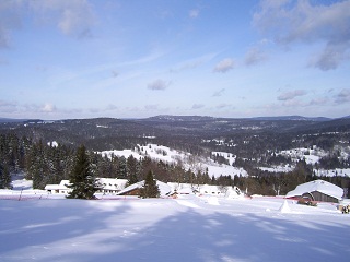 Foto vom Blick auf den tief verschneiten Bayerwald